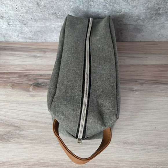 Exclusive Los Angeles Lakers canvas Dopp Kit - Picture 9 of 9